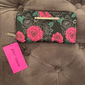 NWT Betsey Johnson clutch